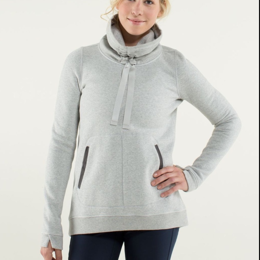 Lululemon Avenue Pullover
Heathered Light Grey / Soot Light